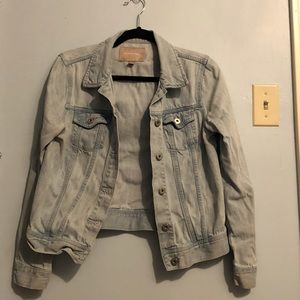 Light Denim Jean Jacket Size Medium